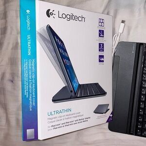 Logitech ultra thin magnetic Bluetooth clip on keyboard cover for iPad mini
